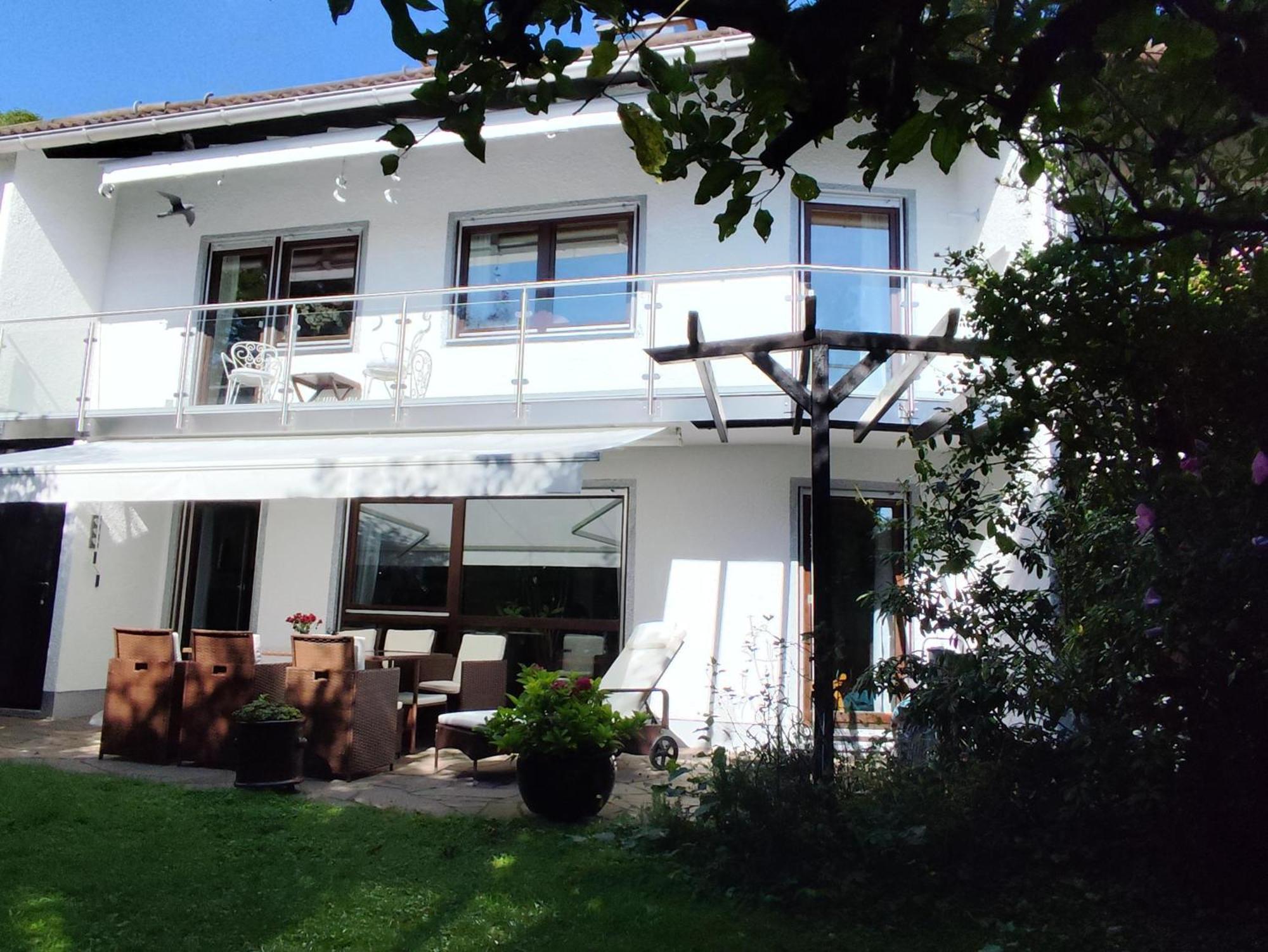 Elegant-Terraced-House-With-Bikes-Near-The-Lake-Children-At-Least-6-A-Old Starnberg Exterior foto
